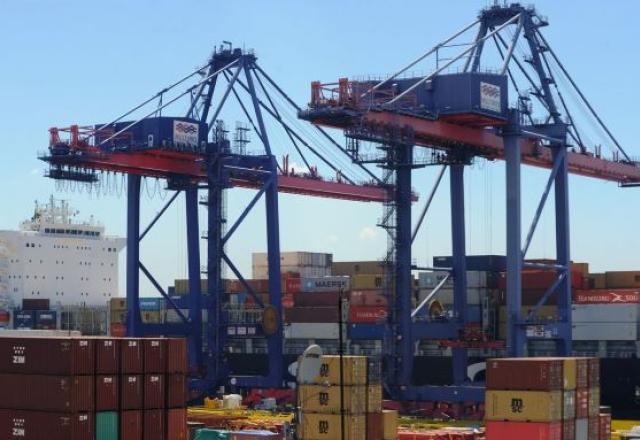 Imagem da notícia: Superávit comercial sobe 1% e soma US$ 7,1 bi em julho