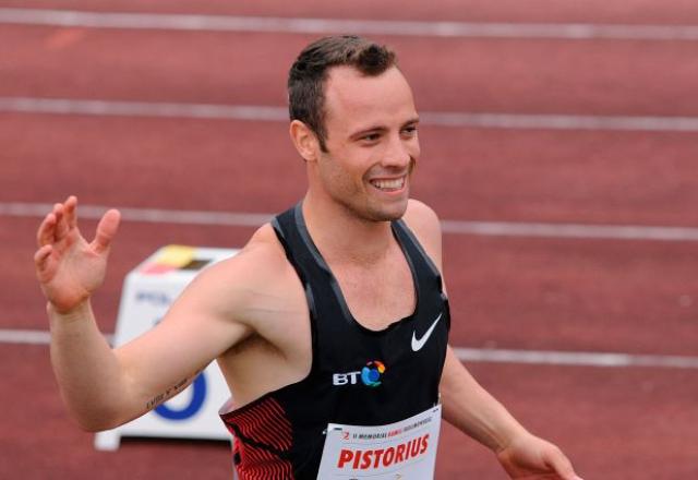 Acusado de matar namorada, Oscar Pistorius pode deixar a cadeia