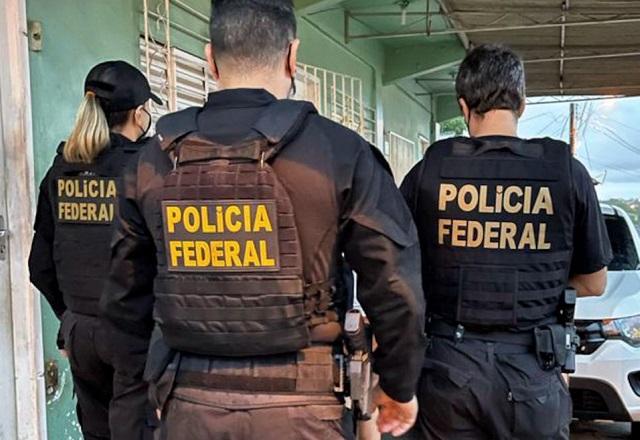 Agentes da Polícia Federal de costas (Divulgação/PF)