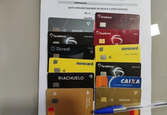 Investigados podem responder por crimes contra o Sistema Financeiro Nacional, lavagem de dinheiro e uso de documento falso | Divulgação/PF