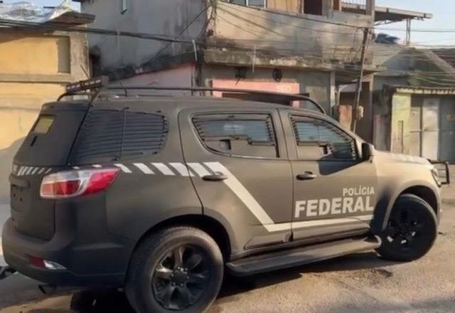 PF nas ruas em operação contra esquema de divulgação de fake news no RJ para influenciar eleições municipais | Divulgação/PF
