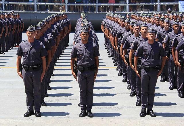 Policiais militares formam fileiras (Divulgação/PMESP)