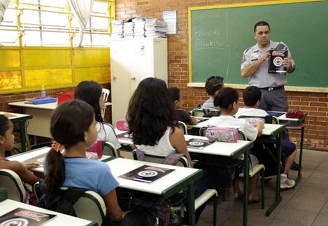 PM de São Paulo durante aula do Proerd