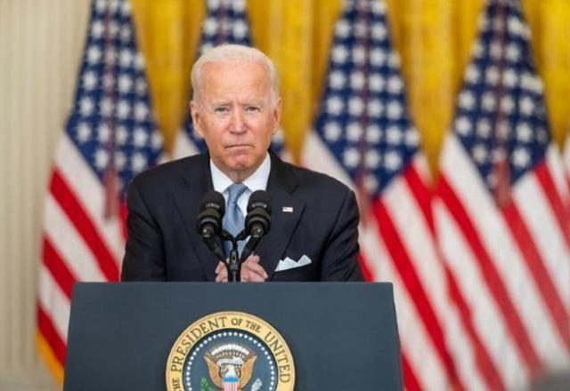 Joe Biden próximo a bandeiras dos Estados Unidos (Divulgação/POTUS)