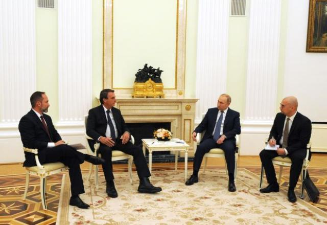 Presidentes Jair Bolsonaro e Vladimir Putin durante reunião no Kremlin | Oficial Kremlin/PR
