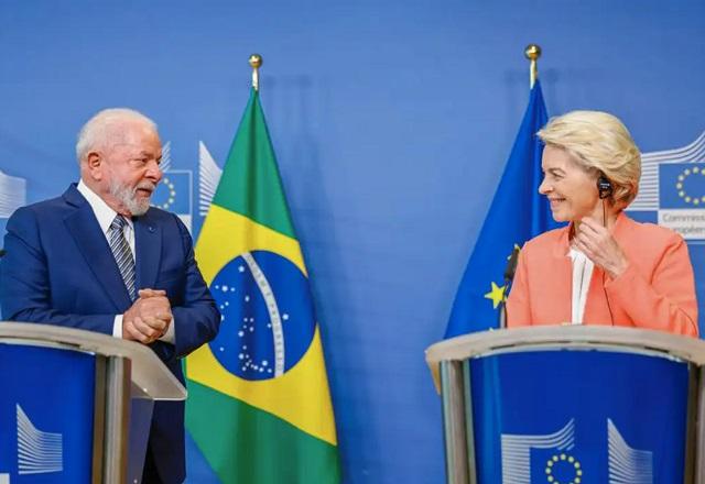 Lula olha para Ursula Gertrud von der Leyen | Ricardo Stuckert/PR