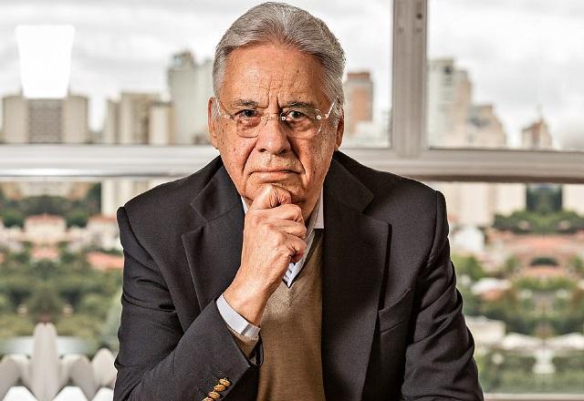Fernando Henrique Cardoso com a mão no queixo (Divulgação/PSDB)