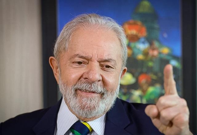 Lula aponta para cima (Ricardo Stuckert/PT)