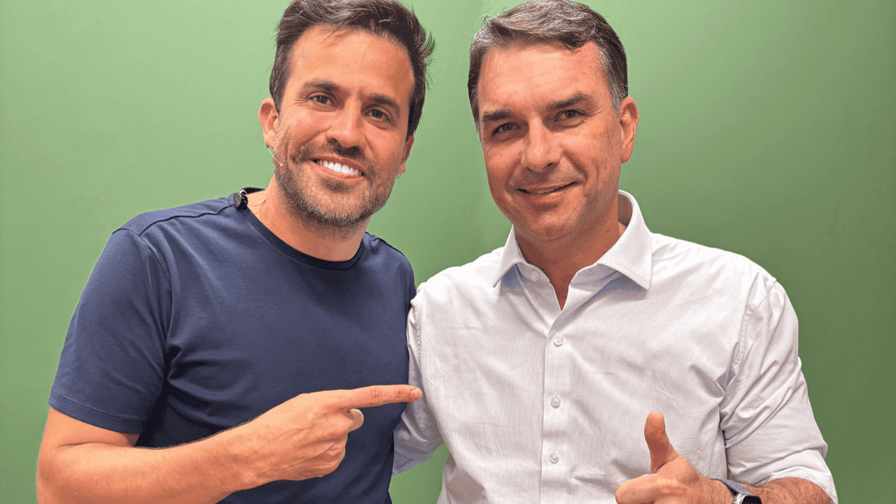 Imagem da notícia: Flávio Bolsonaro convida Marçal para possível governo Imagem da notícia: Flávio Bolsonaro convida Marçal para possível governo