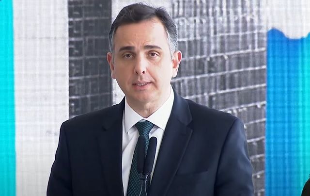 O presidente do Senado, Rodrigo Pacheco (PSD-MG), em evento no Planalto que formalizou um pacto entre Poderes em defesa do meio ambiente | Reprodução/TV Brasil