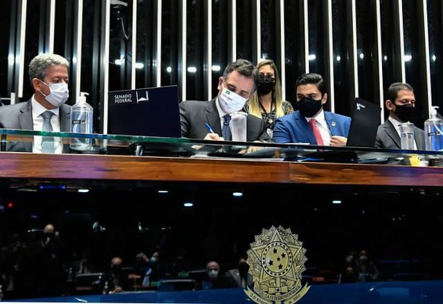 Pacheco e Lira em sessão no Congresso