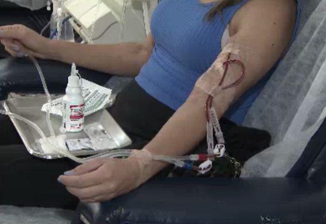 Paciente renal faz hemodiálise enquanto aguarda transplante