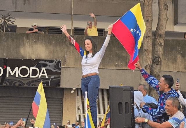 Líder da oposição venezuelana, María Corina Machado aparece em protesto um dia antes da posse de Nicolas Maduro - Reprodução