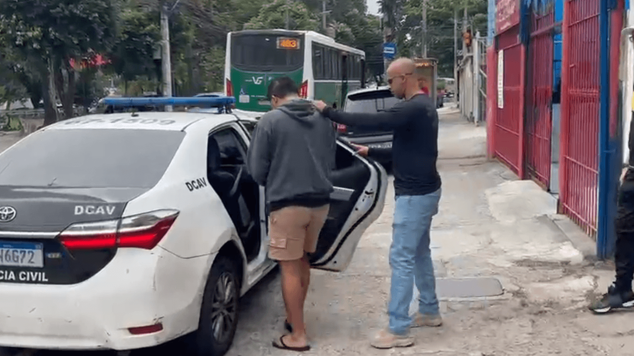 Pai é preso após agredir bebê de 3 meses no Rio de Janeiro Pai é preso após agredir bebê de 3 meses no Rio de Janeiro