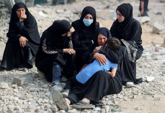 Palestinos durante funeral na Cidade de Gaza | 28/8/2025/Reuters/Mahmoud Issa