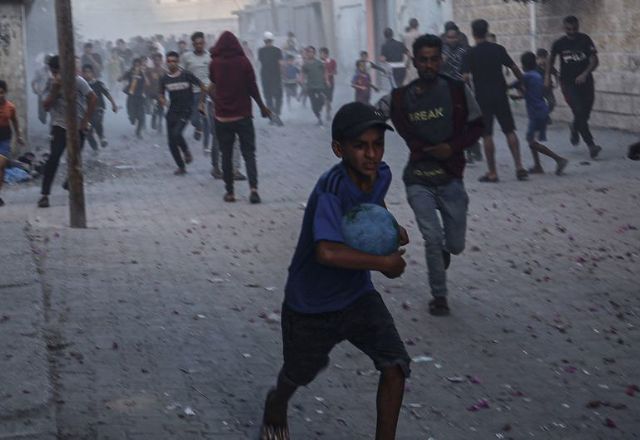Negociações de cessar-fogo em Gaza são retomadas; Ocidente pressiona por acordo