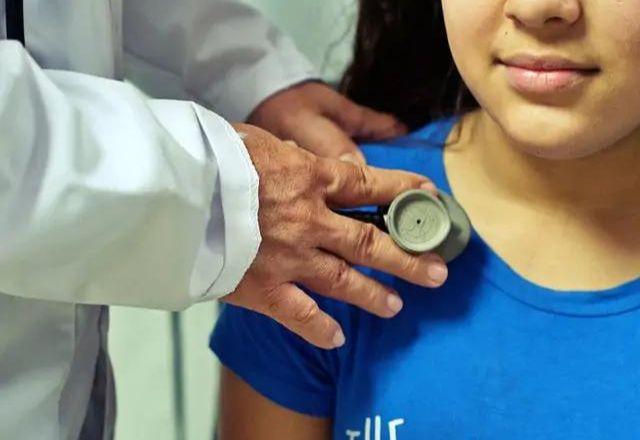 Para a pesquisa, fora analisados 44 mil jovens entre zero e 14 anos, sendo 11 mil com covid e 33 mil sem histórico de infecção | Divulgação