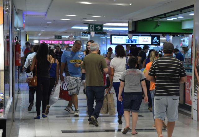 Para o quarto trimestre, a expectativa é de um crescimento mais uniforme devido aos eventos sazonais e os efeitos da Copa do Mundo | Agência Brasil