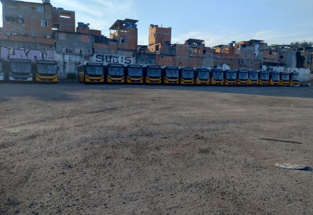 Ônibus estacionados em pátio no Rio de Janeiro | Foto: Reprodução