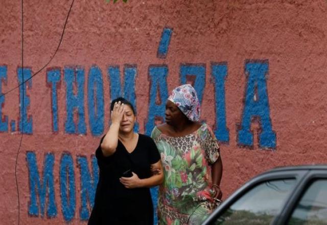 Parentes de vítimas em ataque em escola de São Paulo