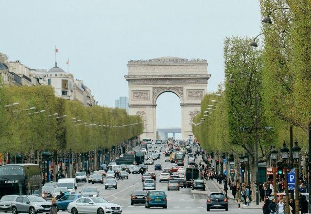 França passa a exigir certificado de vacinação em centros comerciais França passa a exigir certificado de vacinação em centros comerciais