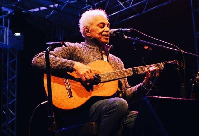 Paulinho da Viola durante turnê em comemoração aos 80 anos