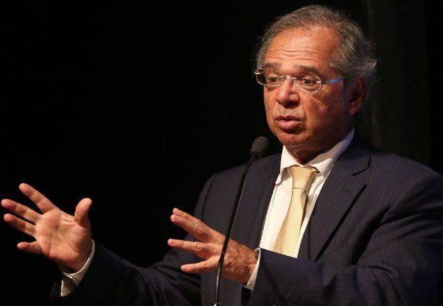 Paulo Guedes prorroga redução de jornada e salário por mais dois meses
