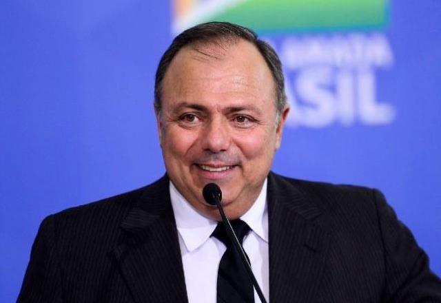 Pazuello: ex-ministro deve alegar que participou de passeio de moto e não de manifestação | Divulgação