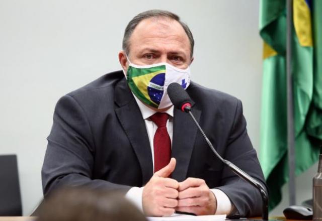 Pazuello: mesmo com eventual pedido de ida para reserva, ex-ministro terá de enfrentar procedimento militar