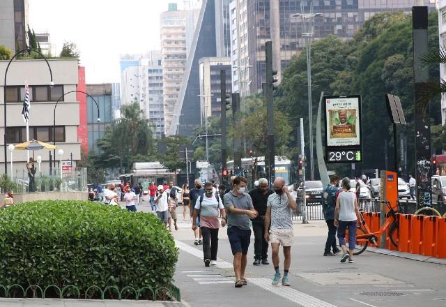 Pedestres na Avenida Paulista
