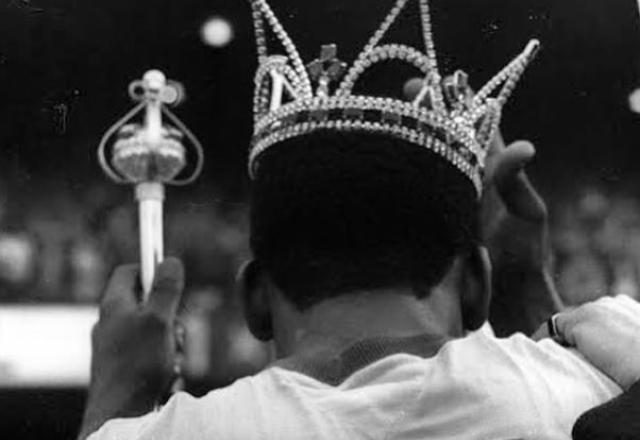 Pelé com coroa