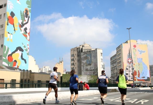 Pessoas curtem feriado no Minhocão, em São Paulo | Divulgação/Rovena Rosa/Agência Brasil
