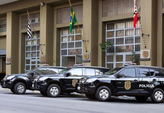 Viatura da Polícia Civil estacionadas (Divulgação/Polícia Civil de SP)