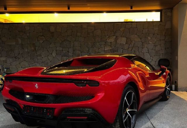 Operação contra tráfico de drogas apreende Ferrari na Baixada Santista