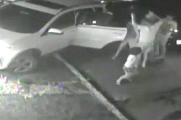 Polícia do Rio procura criminosos que sequestraram homem na frente do filho