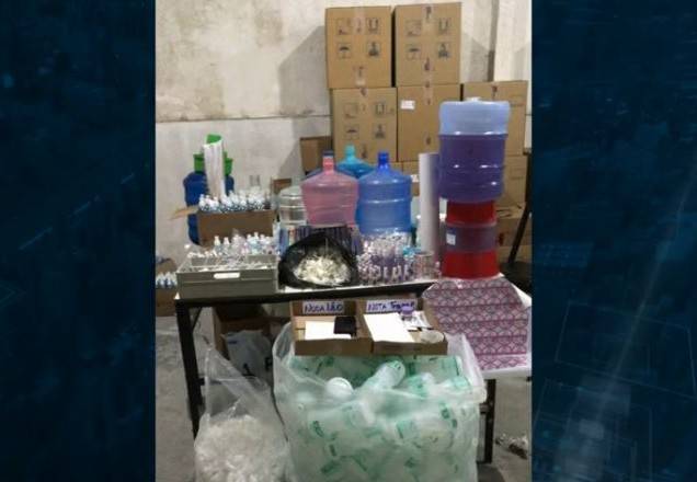 Polícia interdita fábrica que usava tinta de impressora em cosméticos no RJ