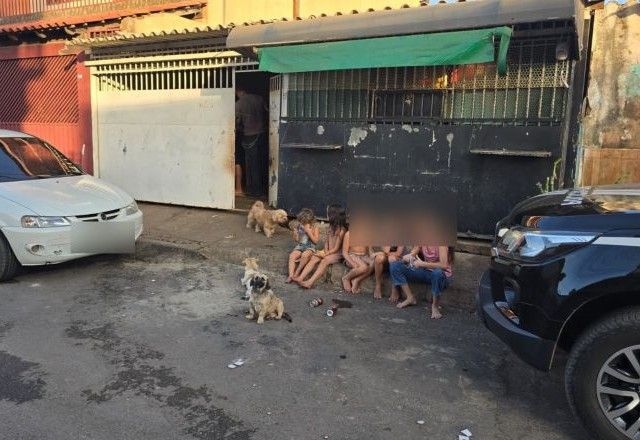 Seis crianças viviam em casa usada como fachada para tráfico de drogas no DF