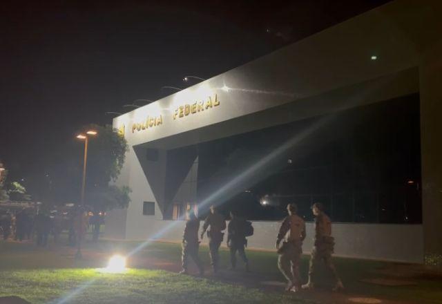 Policiais federais em operação contra desvio de mercadorias