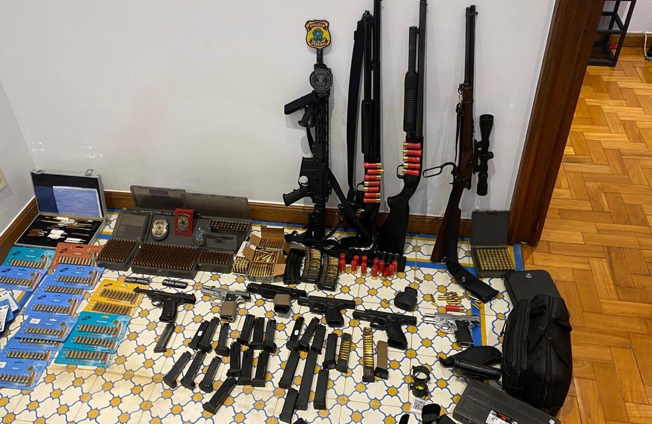 PF prende falso policial judicial que negociava armas no RJ