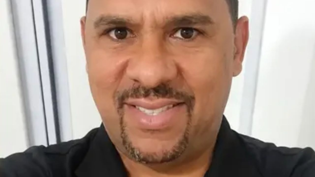 Imagem da notícia: Investigador da polícia mata esposa em restaurante na BA Imagem da notícia: Investigador da polícia mata esposa em restaurante na BA