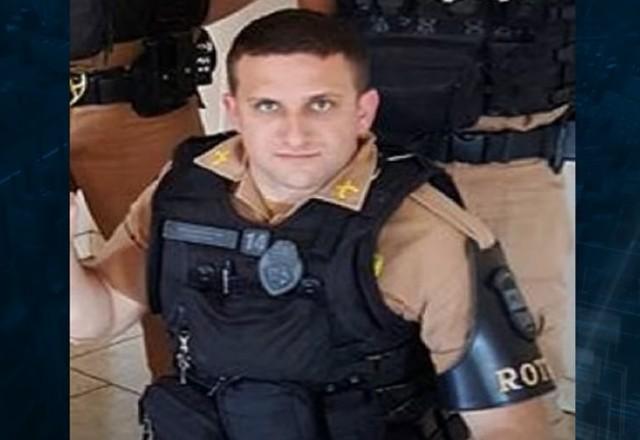 Mãe de jovem morto em chacina diz que ele chegou a entrar no carro do PM Mãe de jovem morto em chacina diz que ele chegou a entrar no carro do PM