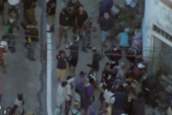 Policiamento é reforçado e clima segue tenso na Cracolândia Policiamento é reforçado e clima segue tenso na Cracolândia