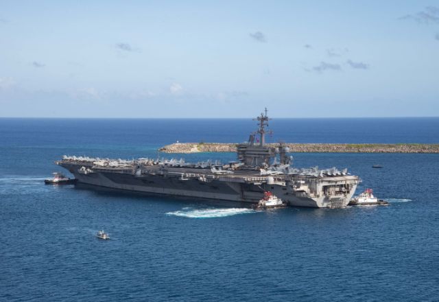 Porta-aviões Theodore Roosevelt, dos EUA | Foto Navy Seaman Kaylianna Geni