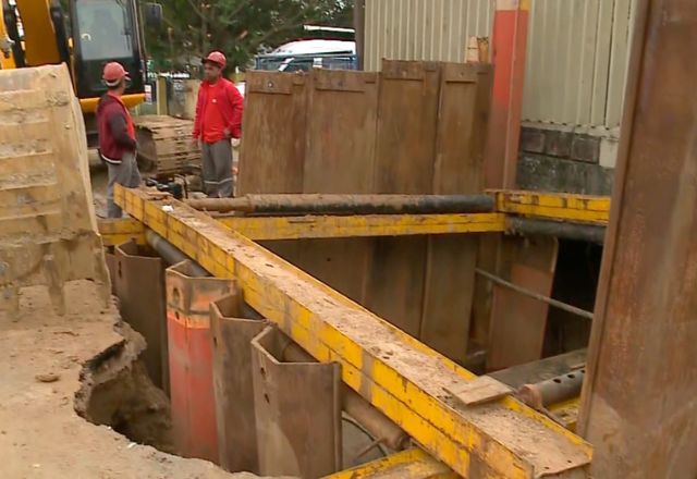Obras deixam metade de Porto Alegre sem água Obras deixam metade de Porto Alegre sem água