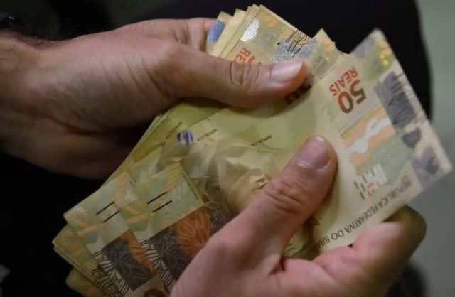 Poupança perde R$ 10,5 bi em agosto, pior saldo desde 2022