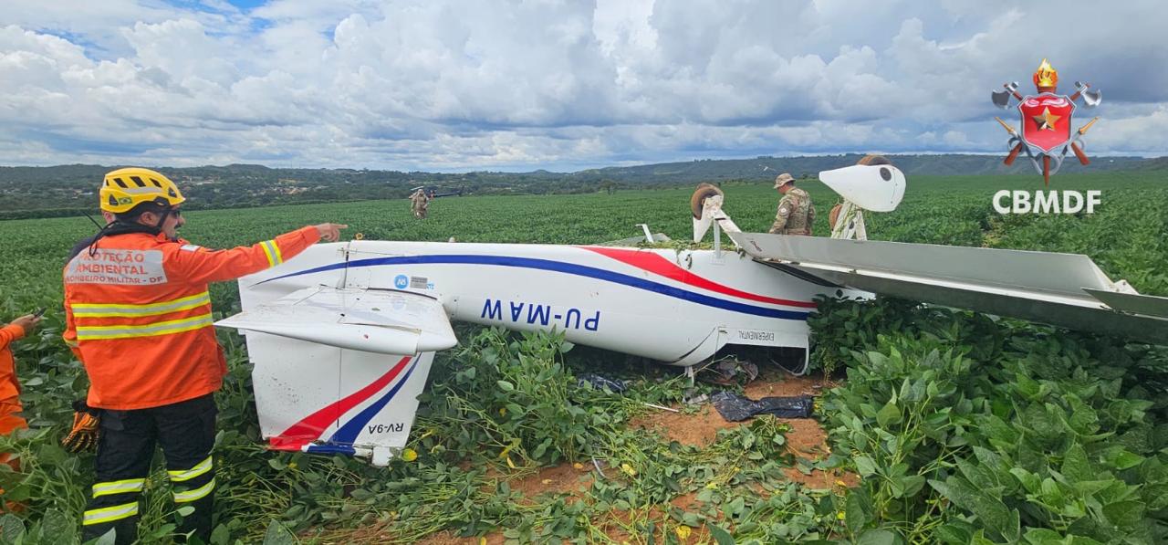 Pouso de emergência da aeronave aconteceu numa lavora de soja perto de duas rodovias do DF | Divulgação/CBMDF