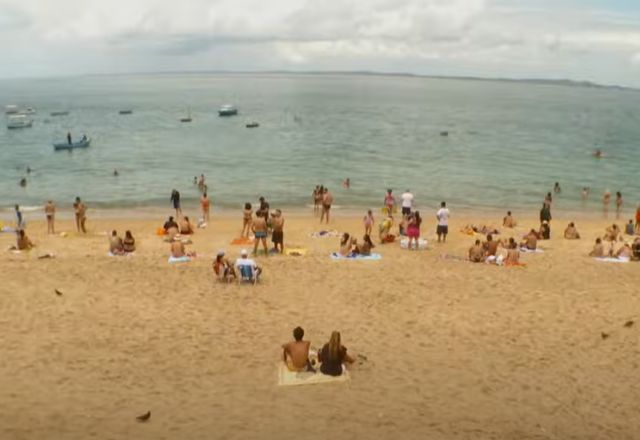 Praia baiana terá aumento de fiscalização após reclamações sobre ambulantes | Foto: Reprodução