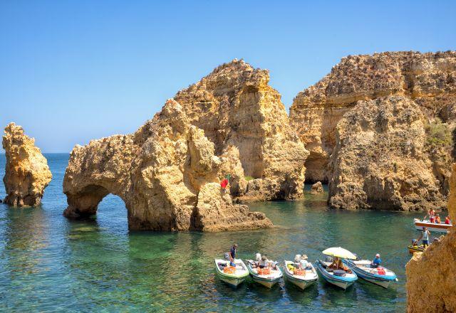Praias de Portugal são conhecidas por terem águas cristalinas