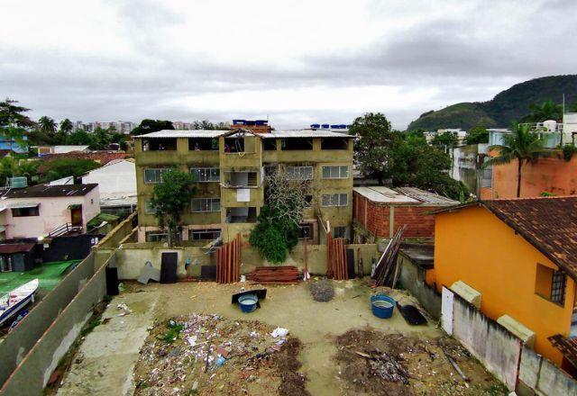 Prédio irregular  demolido pela prefeitura do Rio de Janeiro