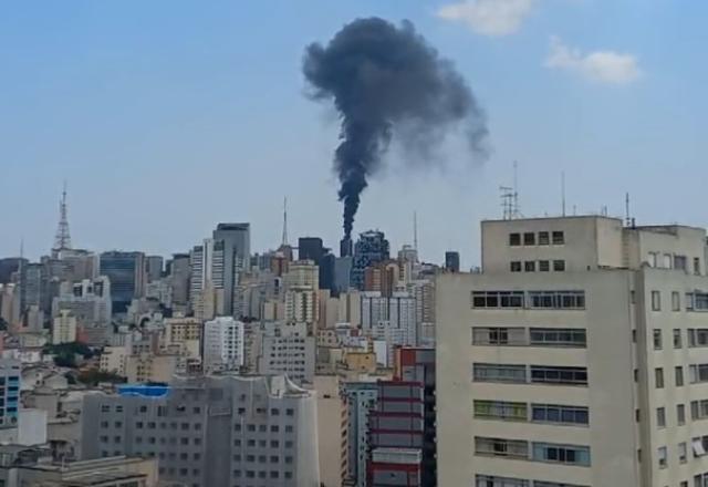 Prédio pega fogo na avenida Paulista